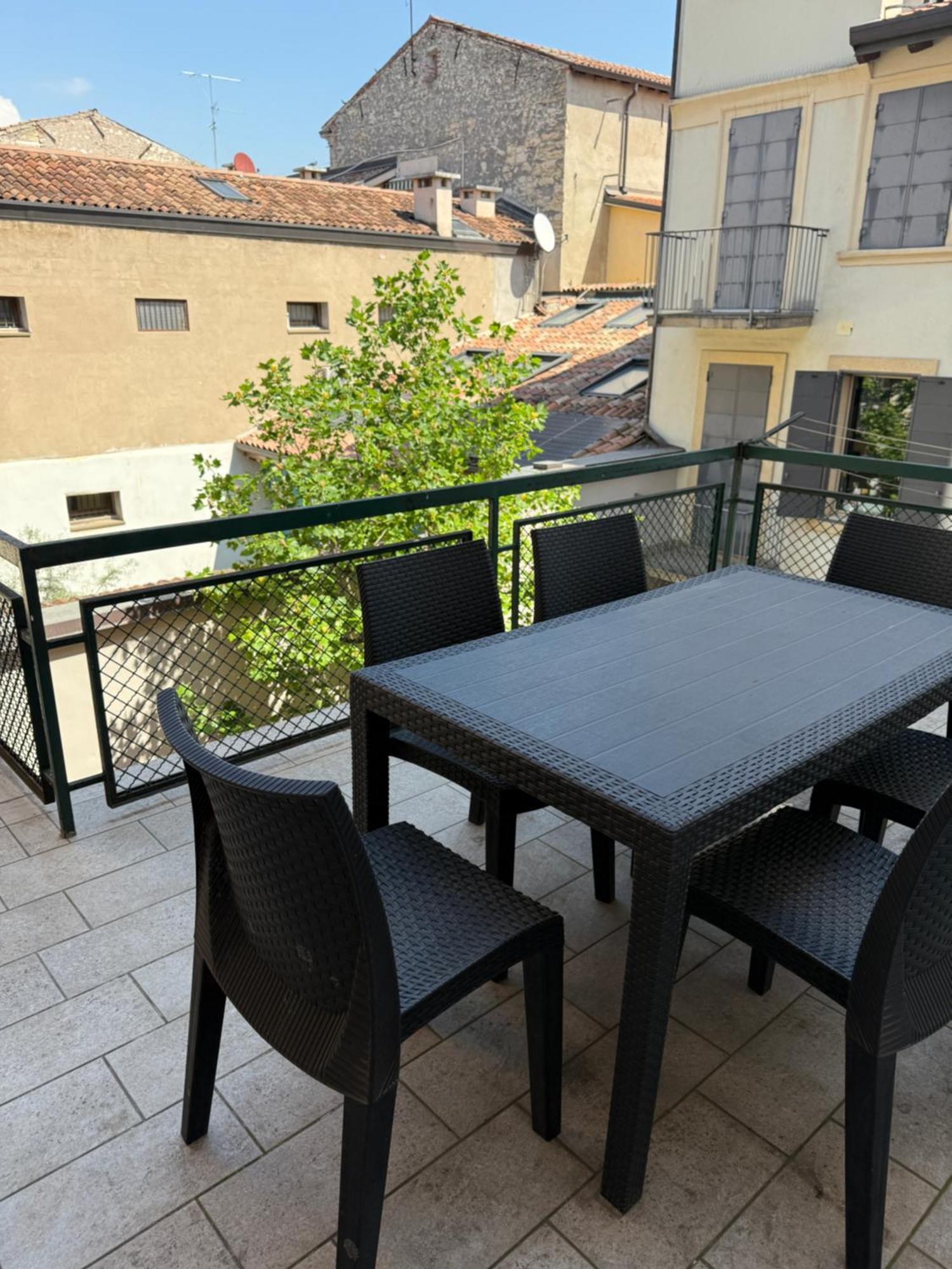 La Terrazza Di Vittoria Apartment เวโรนา ภายนอก รูปภาพ